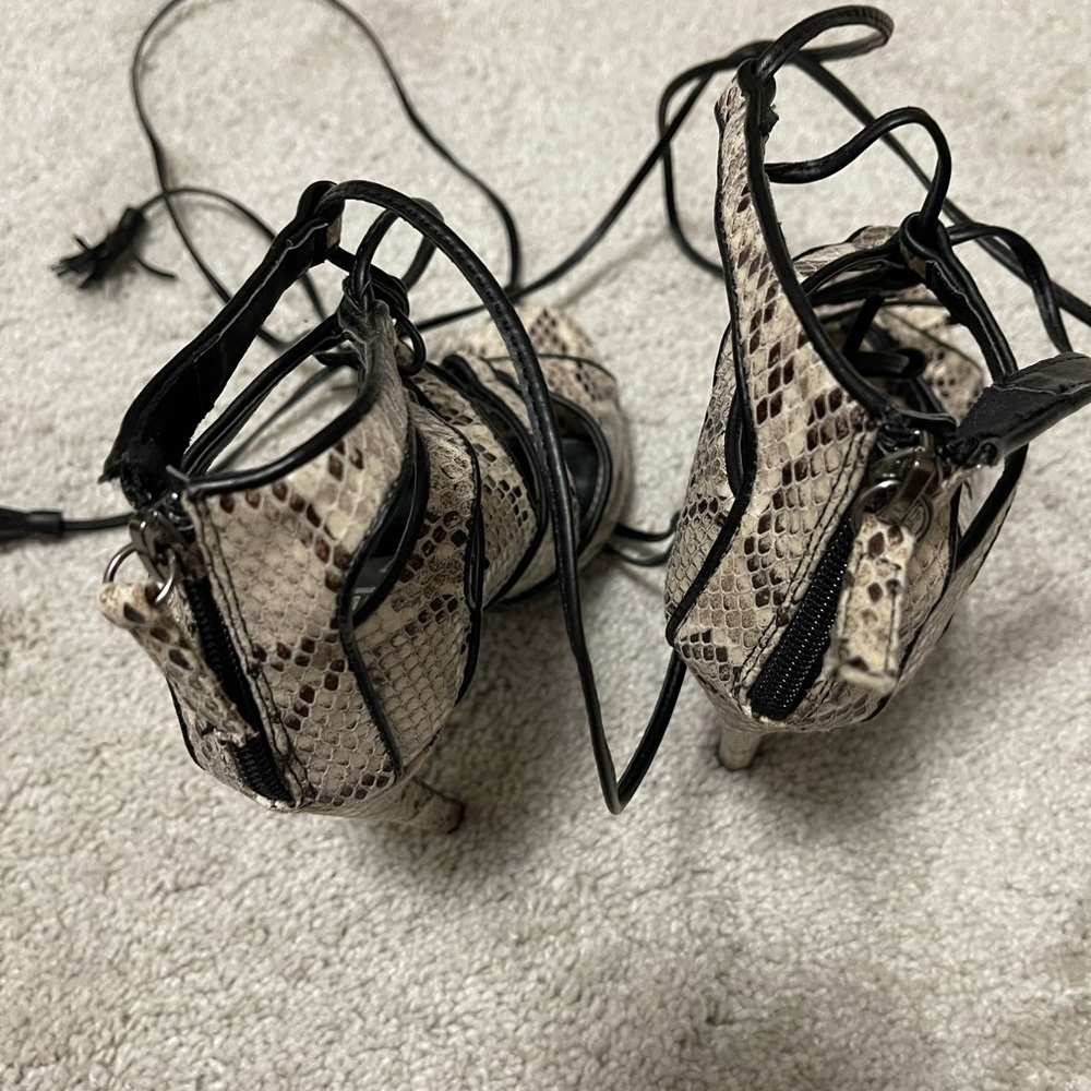 SHOES - Picture 3 of 5